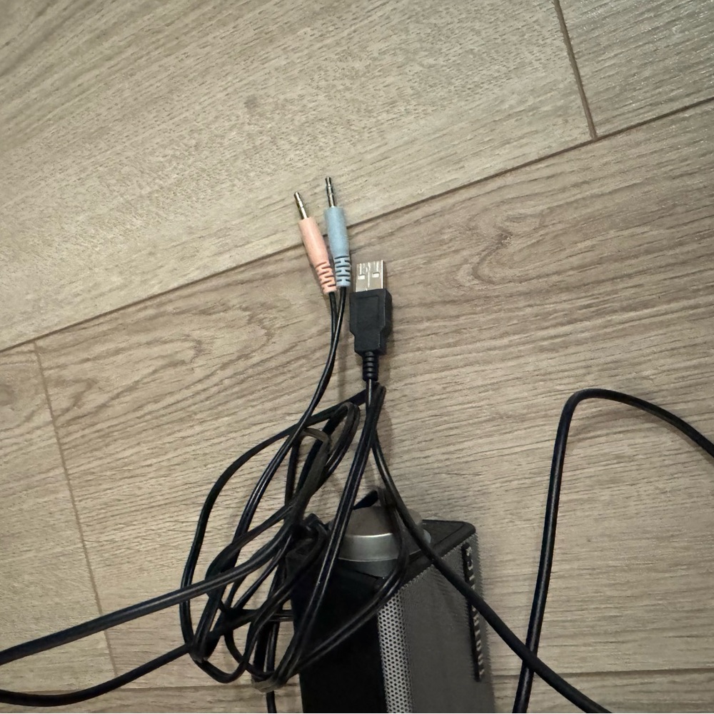Wired Computer Soundbar - Picture 3 of 4